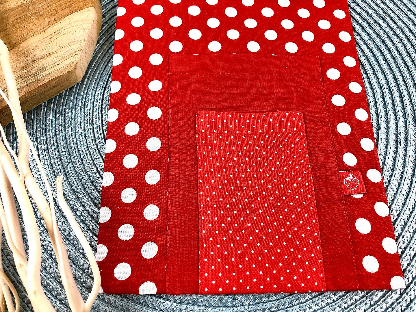 Mutterpasshülle, la fraise rouge