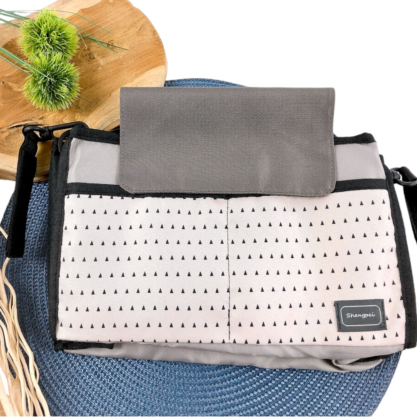 Kleine Wickeltasche mit viel Stauraum, grau / beige