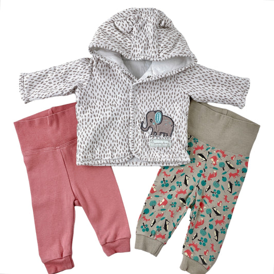 Kapuzenjacke + 2 Hosen, Gr. 56